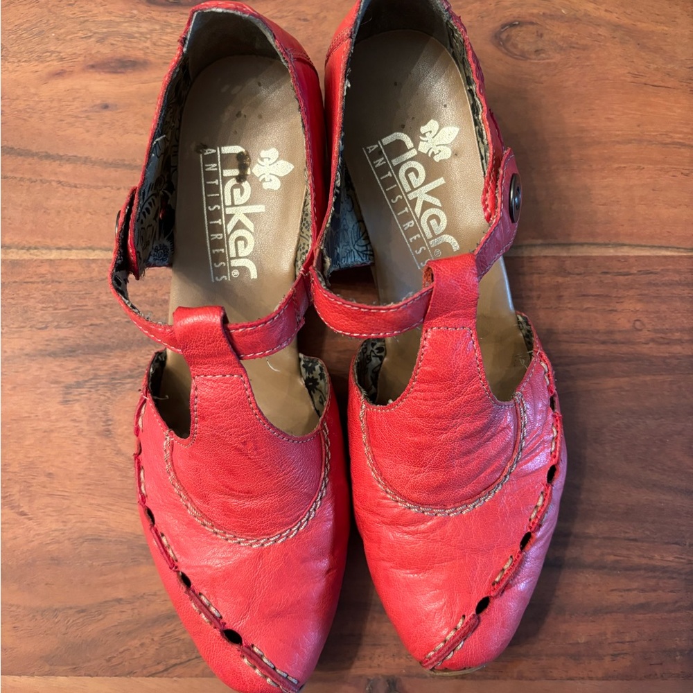 Rieker antistress size 38 salmon… ish color with snap